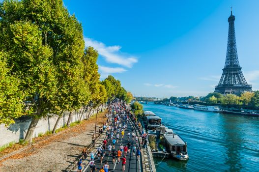 Paris Marathon passing by the Eiffel tower at the river Seine