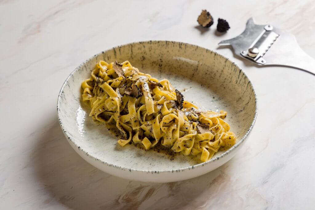 Tagliatelle with mushrooms and parsley