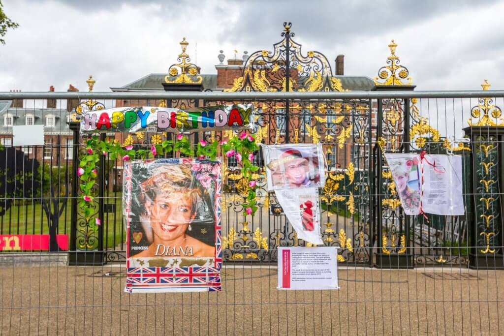 People coming to recall to Diana, Princess of Wales on Jul 9, 2011 at Kensington Palace, London