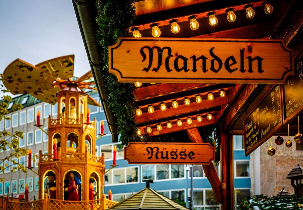 Typical stand at the famous annual Christmas market in Munich's old town (Rindermarkt)