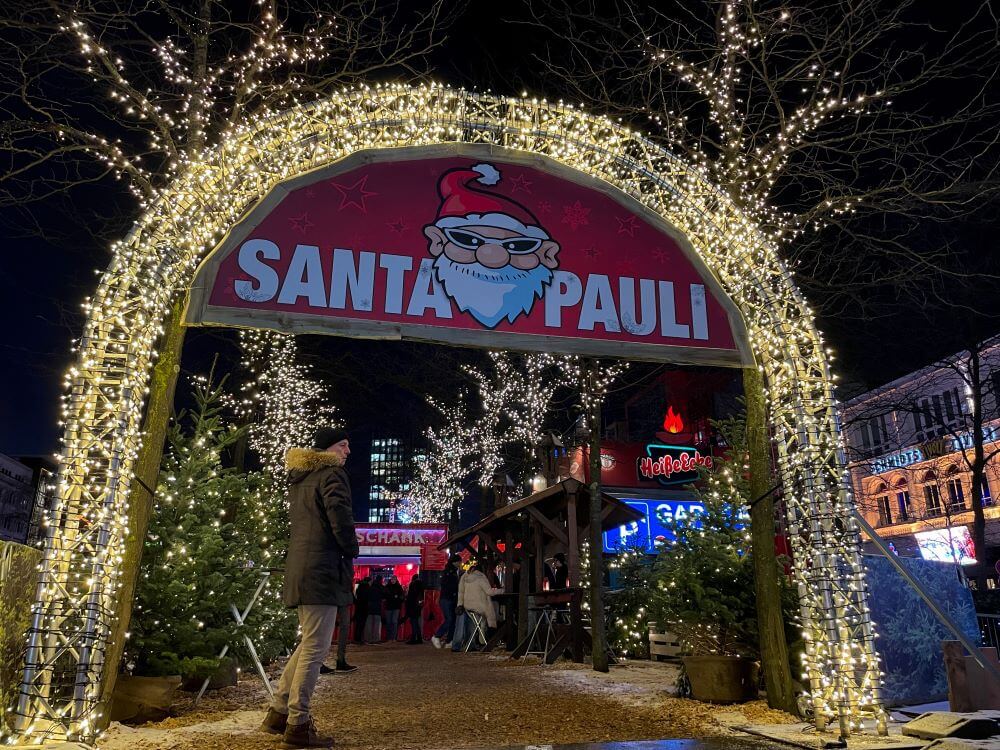 The Santa Pauli Christmas market combines a classic Christmas atmosphere with sizzling eroticism